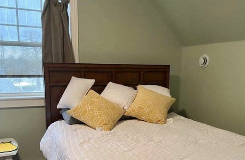Clark's Harbour House | By the Vines Cottage - Hot Tub
