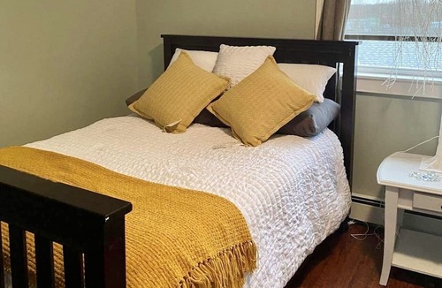 Clark's Harbour House | By the Vines Cottage - Hot Tub