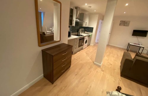 Walpole Apartment | Studio apartment in Ealing F5