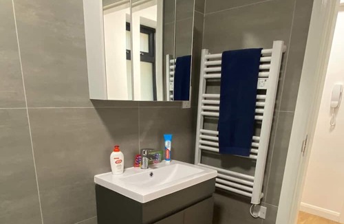 Walpole Apartment | Two bedrooms in Ealing 2