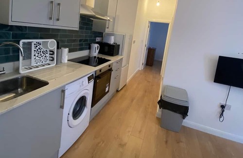 Walpole Apartment | Two bedrooms in Ealing 2