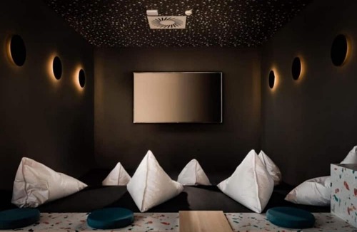 Milagrosa Apartment | Modern Room with High-Speed Wi-Fi in Pamplona