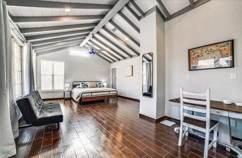 Johnson City House | Wine country Compound! Sleeps 15 with Pool & Club House