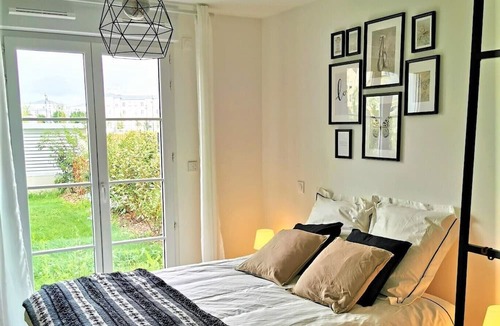 Serris Apartment | Apartment near Disneyland with private garden
