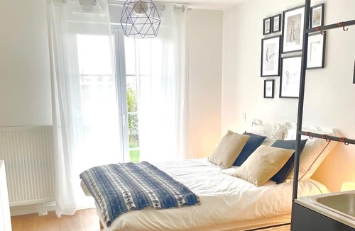 Serris Apartment | Apartment near Disneyland with private garden