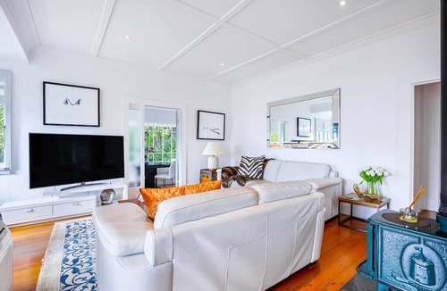 Newton House | Sunny two-bedroom villa