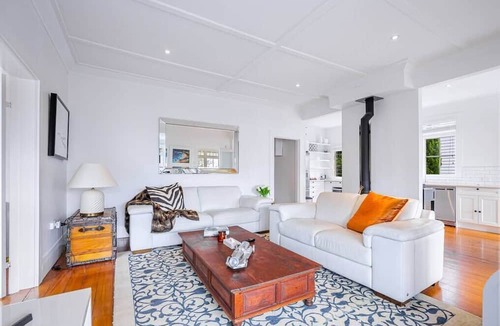 Newton House | Sunny two-bedroom villa