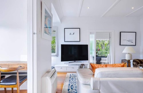 Newton House | Sunny two-bedroom villa