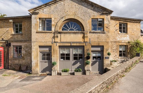 Bouvet Island House | Amazing Georgian Cotswold Apartment