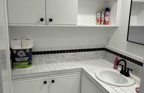 Alexandria Condo | 1 Bed/1 Bath condo, W/D in unit, pets welcome!