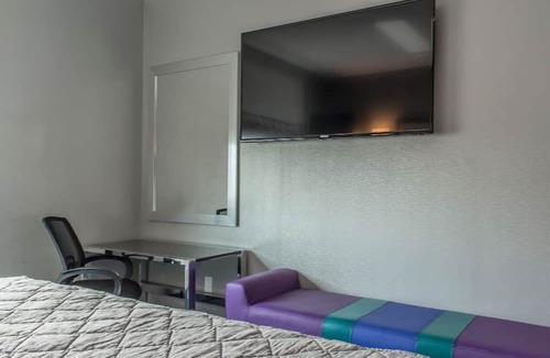 West Bronx Hotel | Umbrella Hotel