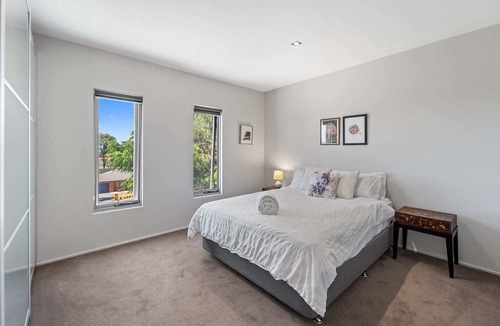 East Bendigo House | Top End Poolside Perfect Holiday Home