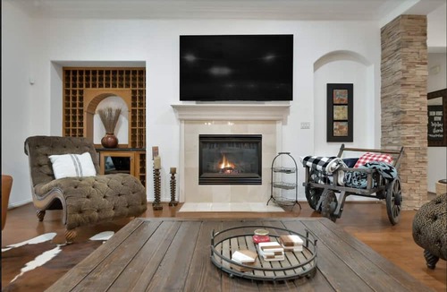 Panther Creek House | Houston Tranquil Lakefront living & Tropical Pool