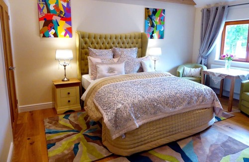 Lower Assendon Bed & Breakfast | Luxury 5 star Lavender room