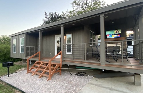 College Station House | New Tiny Home 3 Miles to Aggieland Campus!!!
