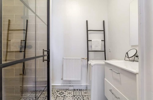 Gorge de Loup Apartment | DIFY Tuileries - Valmy