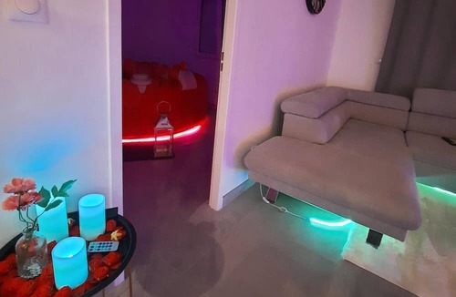 Freneuse Apartment | Romantic Apartment with Private Jacuzzi