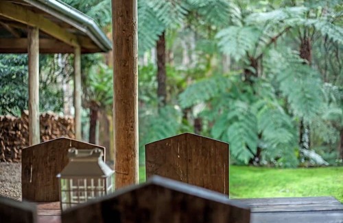 Mount Dandenong Cabin | Jacuzzi in 7 Acre Rain Forest Paradise