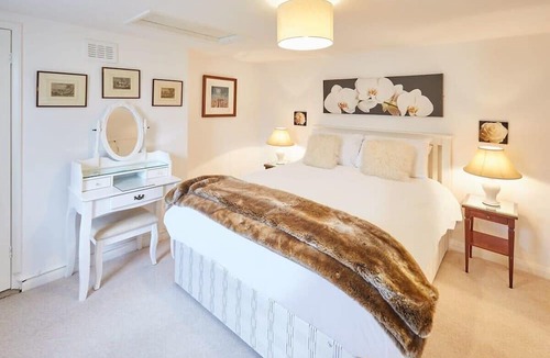 Stokesley House | Host & Stay | Rose Cottage