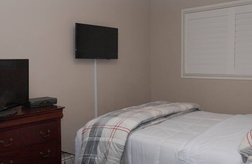 Mount Pleasant House | AWESOME MAIN HOUSE/BASEMENT IS SEPARATE SUITE
