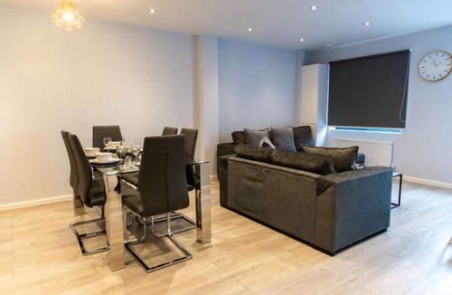 Cranford Apartment | Very spacious living room and utterly self contained.