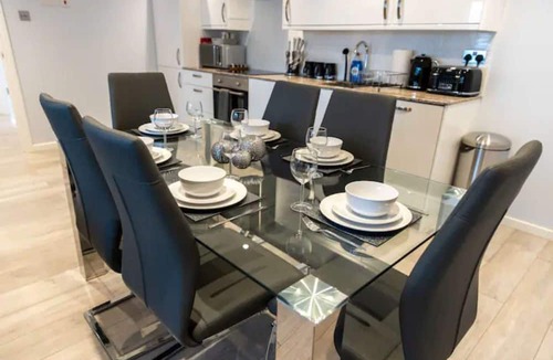 Cranford Apartment | Very spacious living room and utterly self contained.