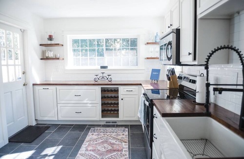 Forest Park House | Cheerful Avondale Bungalow
