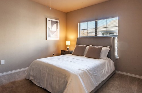 Bentonville Apartment | Modern Apartment in Prime Location (ID8347X53)