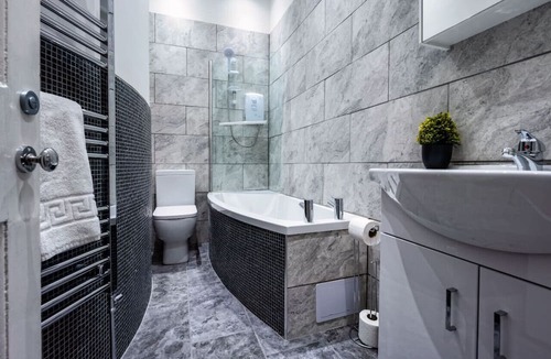 City Centre Glasgow Apartment | Dalhousie Lower Apartment