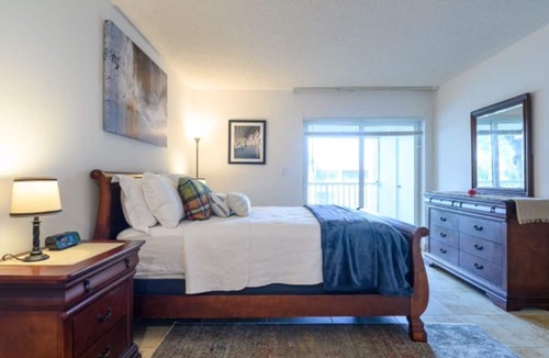 Weston Condo | Classy Comfortable Condo - Close to everything