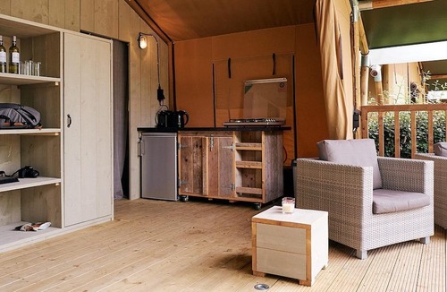 Les Abrets en Dauphine Ski Chalet | Luxe 5 Pers Villatent at family campsite Le Coin Tranquille in the French Alps