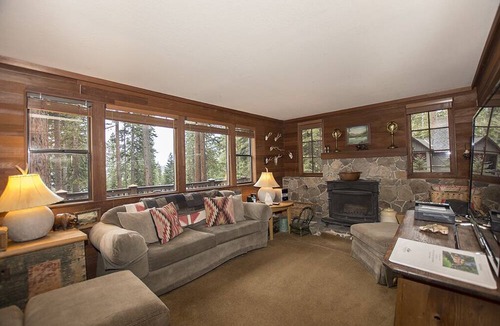 Carnelian Bay House | Rockwood: Cute & Unique North Shore Cabin