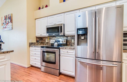 Hernando House | Comfortable Villa with lots of privacy and pool on one acre in Hernando FL