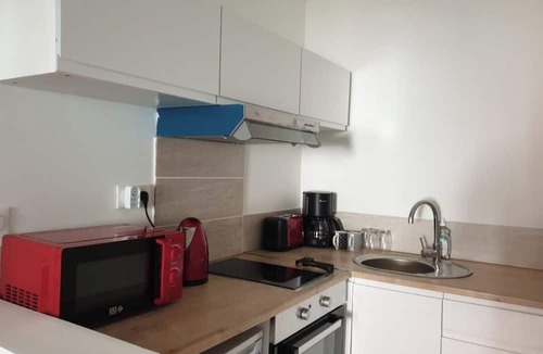 Henriville Apartment | Brown 5 stars