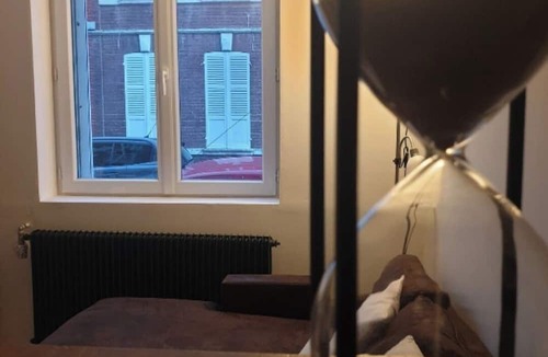 Henriville Apartment | Brown 5 stars