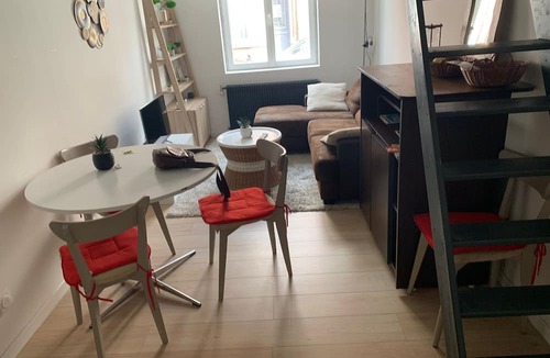 Henriville Apartment | Brown 5 stars