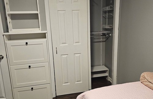 East Side House | Twin bed room , smart TV 32" with shared bathroom