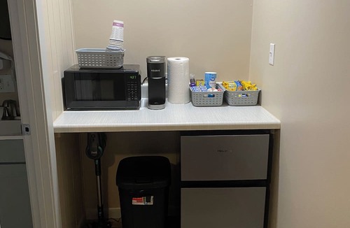 Brinkley Bed & Breakfast | Pawpaw's Cozy Comfy Studio-Unit A. Pet Friendly