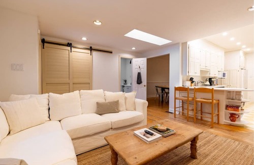 The Beaches House | Charming Detached 3-bedroom house with Private Backyard minutes from the beach