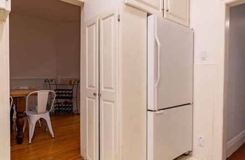 The Beaches House | Charming Detached 3-bedroom house with Private Backyard minutes from the beach