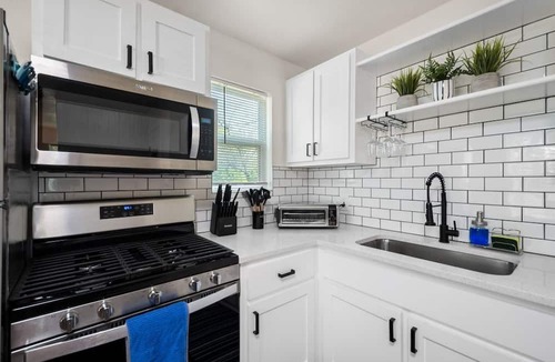 Wichita Falls House | COZY ALL-AMERICAN BUNGALOW