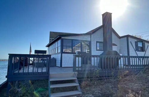 Jerusalem House | Waterfront cottage in Jerusalem