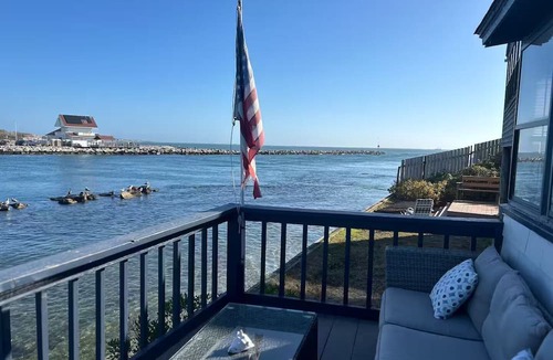 Jerusalem House | Waterfront cottage in Jerusalem