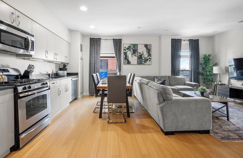 South of Washington Apartment | Spacious 2bd/2ba in Southend 3807