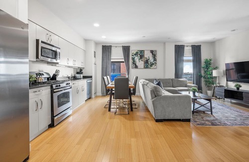 South of Washington Apartment | Spacious 2bd/2ba in Southend 3807