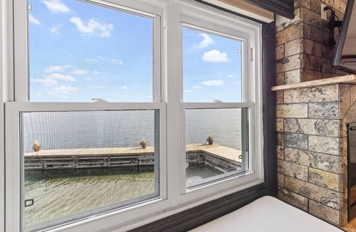 Addison Cottage | Luxury Waterfront Residence in exclusive Lily Bay (seasonal discount)