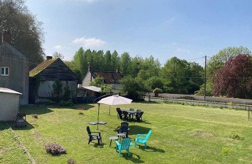 Argent-sur-Sauldre House | Canal-side house