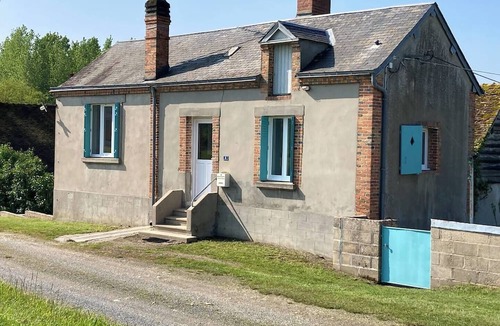Argent-sur-Sauldre House | Canal-side house