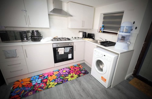 Withington Apartment | The Ruby Haven, Manchester