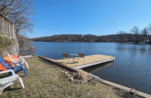 Hopatcong House | Peaceful Lakefront Home in no-wake zone